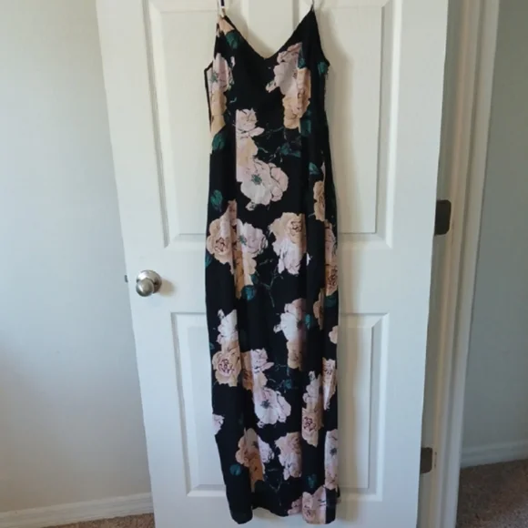 Floral Black Maxi Dress - Picture 5 of 6